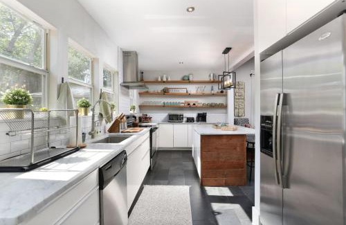 Government Hill Casa | 3BR 2BTH Historic Pearl Brewery Downtown Riverwalk