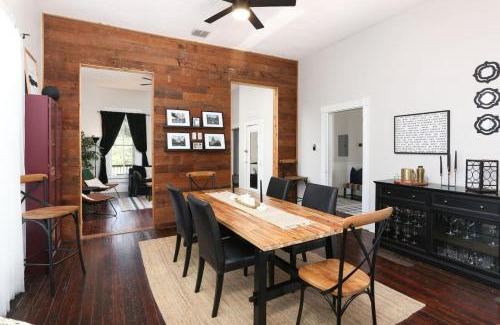 Government Hill Casa | 3BR 2BTH Historic Pearl Brewery Downtown Riverwalk