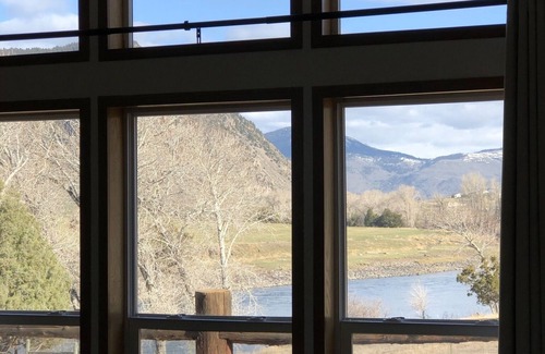 Gardiner Casa | 3BR/2BTH on the bank of Yellowstone River