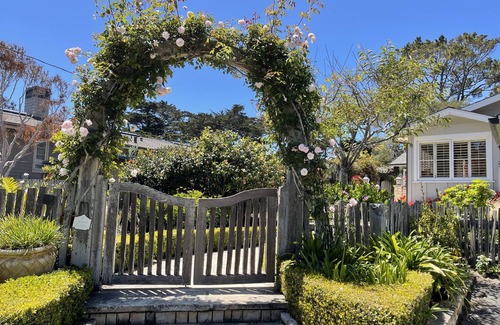 Carmel Point Casa | 3BR-2. 5BA con Encanto, Inmaculada, Carmel Privada Inicio