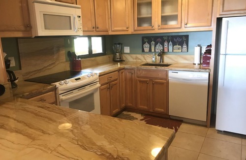 Keauhou Condominio | 3BR, 3BA Condominio Kailua-Kona. La mejor ubicación Hermosas vistas al océano y al campo de golf.