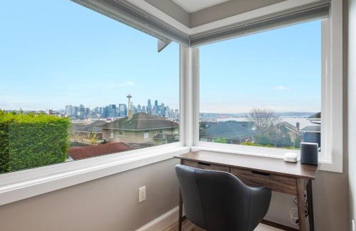 Lower Queen Anne Casa | 3BR 3BA Kerry Park Retreat in Queen Anne