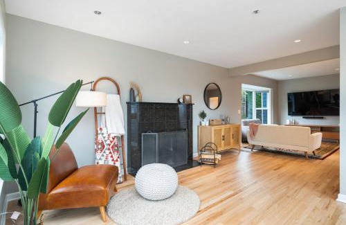 Lower Queen Anne Casa | 3BR 3BA Kerry Park Retreat in Queen Anne