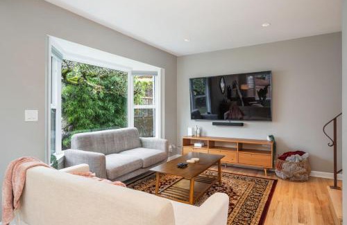 Lower Queen Anne Casa | 3BR 3BA Kerry Park Retreat in Queen Anne
