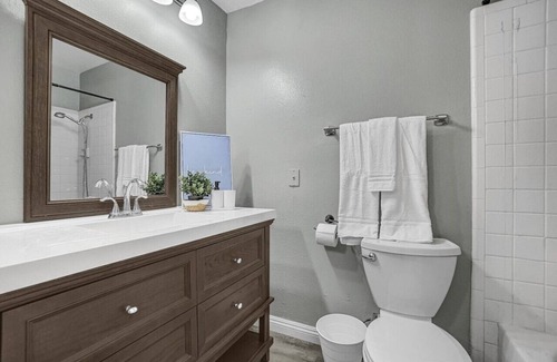El Monte Casa | 3BR/3BA Townhouse in El Monte