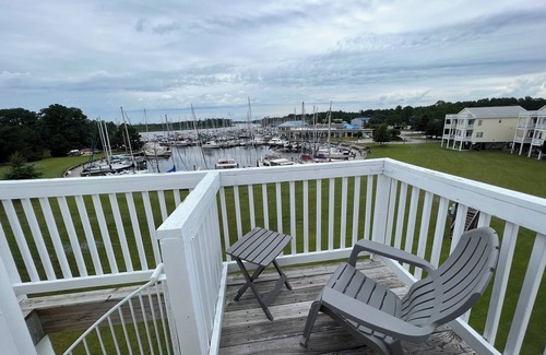 Fairfield Harbour Casa | 3BR/3BA Updated Townhome on the Marina — 3 decks and great sunsets!
