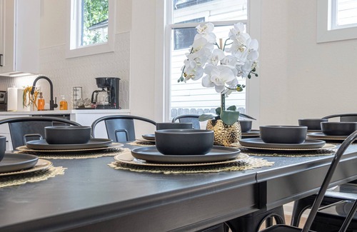 Eastside Promise Neighborhood Apartamento | 3BR 3BA Urban Escape Just Minutes From Downtown