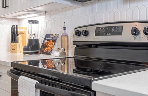 Eastside Promise Neighborhood Apartamento | 3BR 3BA Urban Escape Just Minutes From Downtown