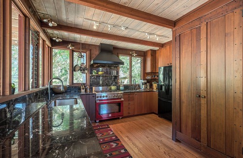 Carmel Valley Casa | Retiro de 3 habitaciones / 3 baños Wine Country en 5 acres en Sunny Carmel Valley, CA