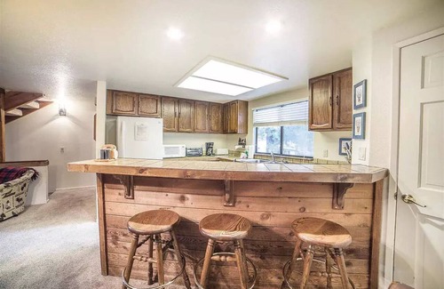Mammoth Lakes Casa | 3BR 4-Bath +Loft Spacious Rustic Retreat Log Cabin