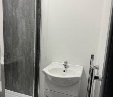 Thatto Heath Casa | 3BR Accommodation in St Helens - Sleeps 6