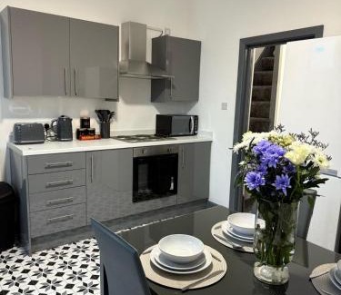 Thatto Heath Casa | 3BR Accommodation in St Helens - Sleeps 6