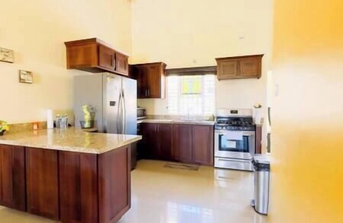 Falmouth Complejo | 3BR All-Inclusive*$89PP*Beach*pool*shuttle*gated