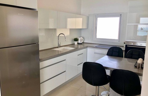 Bat Yam Apartamento | 3BR Apt Beach View Best Loc Bat-Yam