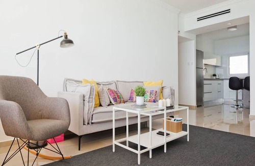 Bat Yam Apartamento | 3BR Apt Beach View Best Loc Bat-Yam