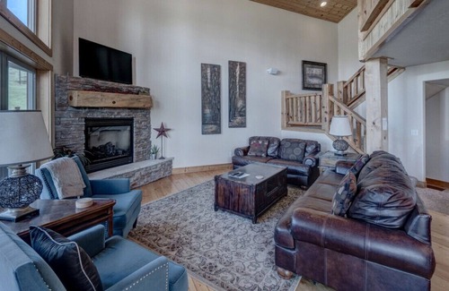 Lead Chalet De Esquí | 3BR Avalanche Chalet at Terry Peak w/ Hot Tub!