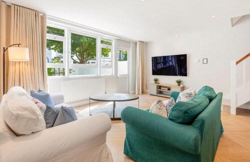 St. Mary's Park Apartamento | 3BR Battersea Maisonette with Garden by the Park