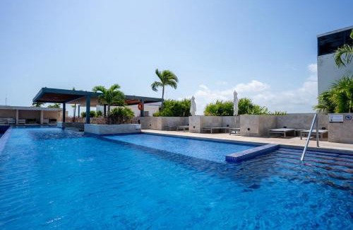 Playa Mujeres Apartamento | 3BR Beachfront Luxury Condo w/Great Features