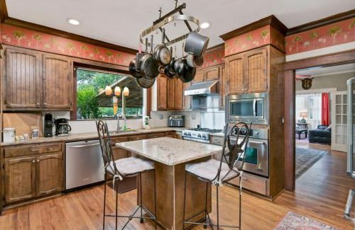 Columbia Casa | 3BR Brick Cottage-Mins to USC
