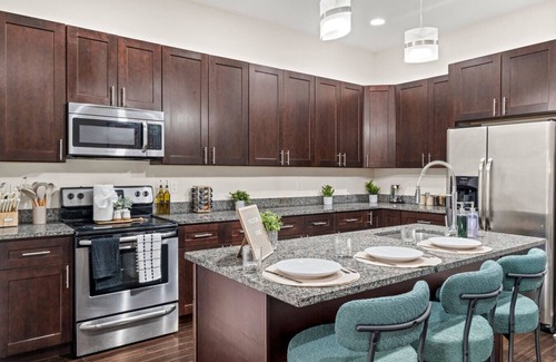 Fairmount Apartamento | 3BR | BSL Subway | Steps to Met | Family Friendly