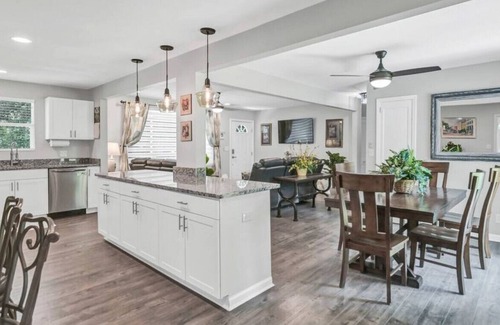 Cayce Casa | 3BR Cayce| Entire House | Sleeps 9