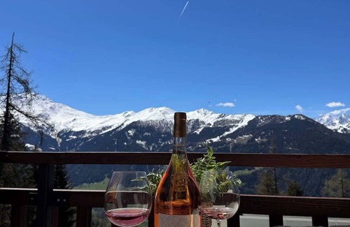 Verbier Apartamento | Central Chic Alpine 3BR with Pool, Sauna & Views