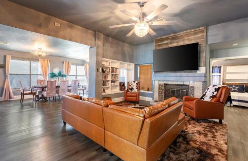 North San Antonio - SAT Casa | 3BR Charming House with BBQ & Near Pearl District