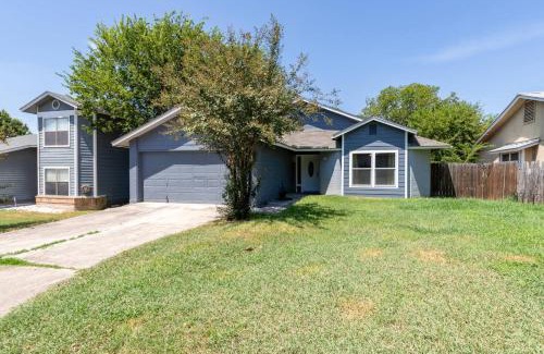 North San Antonio - SAT Casa | 3BR Charming House with BBQ & Near Pearl District