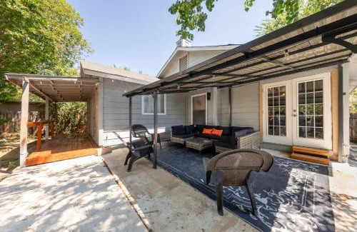 North San Antonio - SAT Casa | 3BR Charming House with BBQ & Near Pearl District