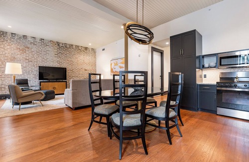 French Quarter Hotel | 3BR Charming Stay Walk to French Quarter | The Mayfair