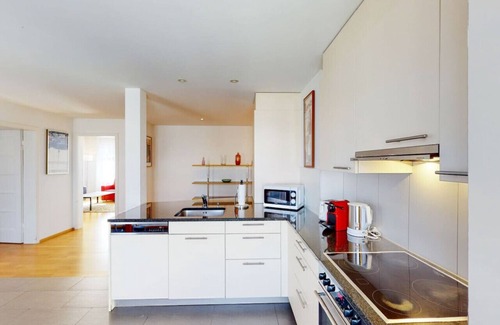 Seefeld Apartamento | 3BR city flat near Bellevue! SF6