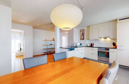 Seefeld Apartamento | 3BR city flat near Bellevue! SF6