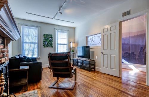 Northeast Alexandria Casa | 3BR Colonial House with Parking by CozySuites