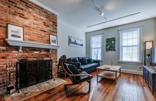 Northeast Alexandria Casa | 3BR Colonial House with Parking by CozySuites