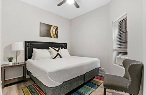 Avondale Apartamento | 3BR Comfy Apartment in Logan Square