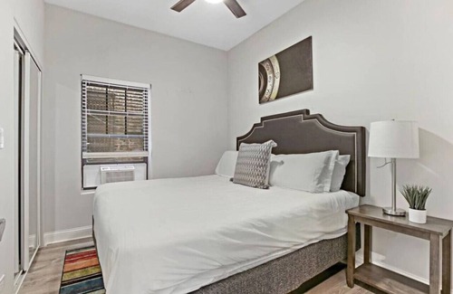 Avondale Apartamento | 3BR Comfy Apartment in Logan Square