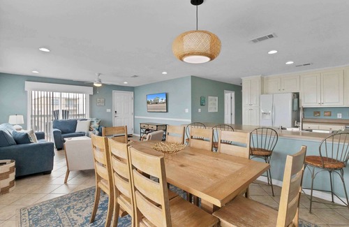 Gulf Shores Apartamento | 3BR Condo with Gulf Views,Pool,Boat Launch & Dock