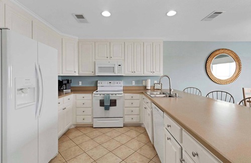 Gulf Shores Apartamento | 3BR Condo with Gulf Views,Pool,Boat Launch & Dock