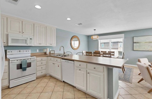 Gulf Shores Apartamento | 3BR Condo with Gulf Views,Pool,Boat Launch & Dock