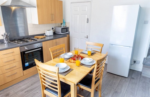 Rotherham Casa | 3BR Contractor House Great Location Meadowhall Rd