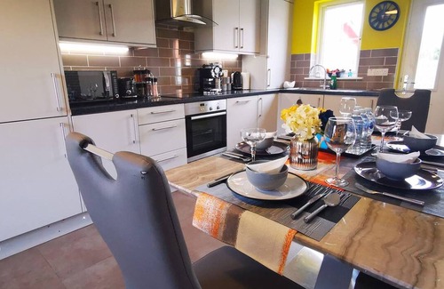 Belfast City Centre Casa | 3BR Cosy Modern Stay