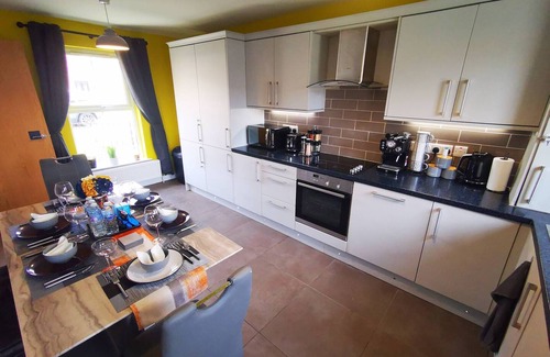 Belfast City Centre Casa | 3BR Cosy Modern Stay
