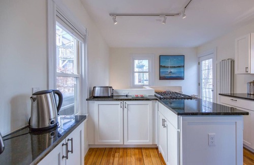 Munjoy Hill Cabaña | 3BR Cottage Parking A Peaceful Oasis on Munjoy Hill
