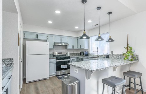 Merced Casa | 3BR Cozy Home~ Stylish & New ~ UC Merced ~ en route Yosemite!