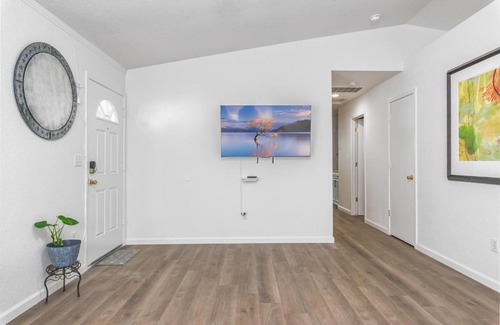 Merced Casa | 3BR Cozy Home~ Stylish & New ~ UC Merced ~ en route Yosemite!