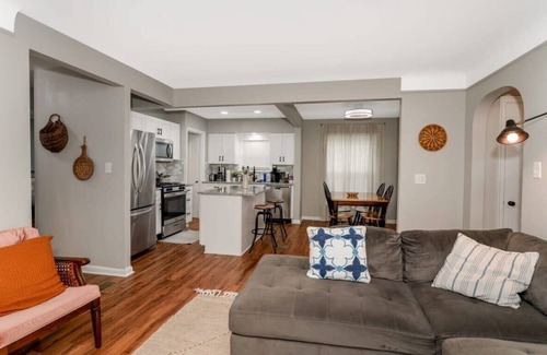 Independence Casa | 3BR Cozy Weekend at the Pleasant Brick House