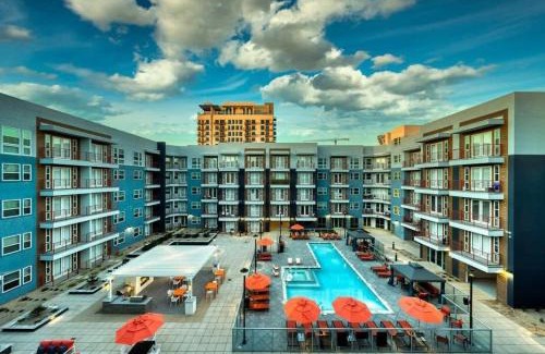 Downtown Phoenix Apartamento | 3BR Cozysuites RORO Pool, Pets, Parking 6&12