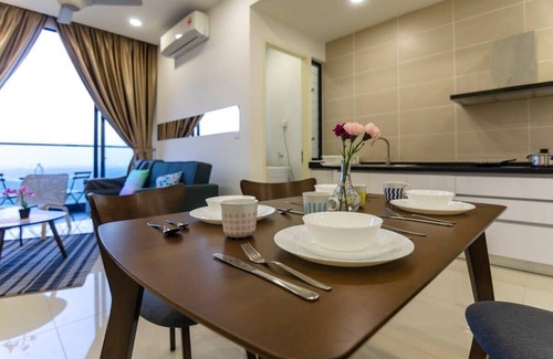 Medini Apartamento | 3BR D'pristine Suite Near Legoland, Stunning Views