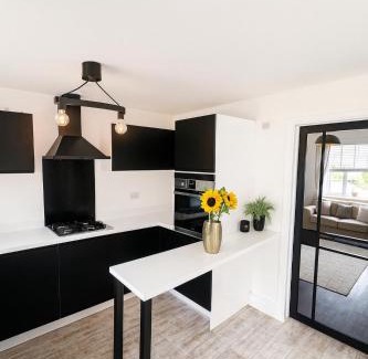 Glasgow Apartamento | 3BR Detached Home, Driveway & Large Rear Garden