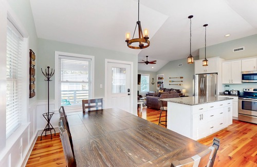 Colington Casa | 3BR Dog-friendly home near beach w/office, balcony